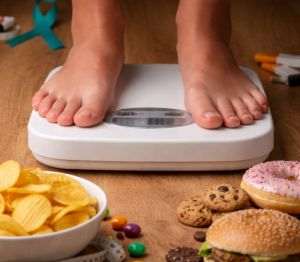 Studiu: Obezitatea şi alcoolul cresc riscul de cancer